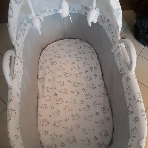 Kikkaboo baby bassinet with vibration, music and lights
