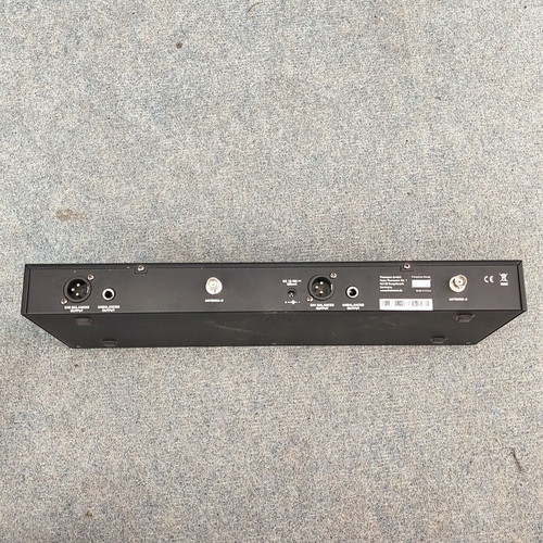 The t.bon Free Solo 832 MHz wireless microphones like new