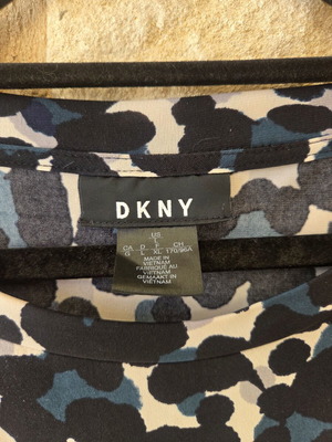 DKNY Short Sleeve Knot Front Blouse like new, colorful print, size L