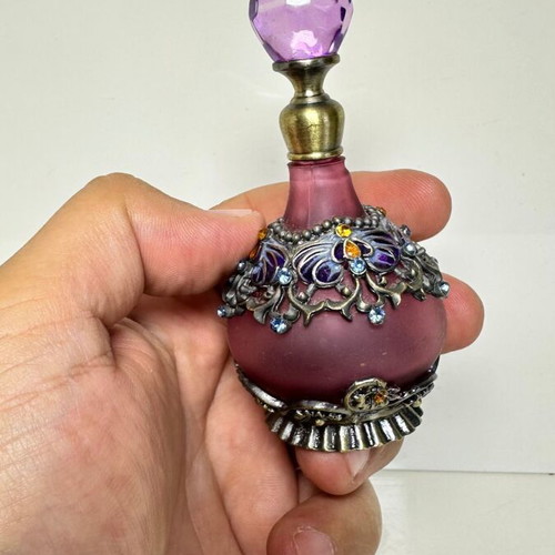 Vintage ornate perfume bottle Yufeng 25ml purple