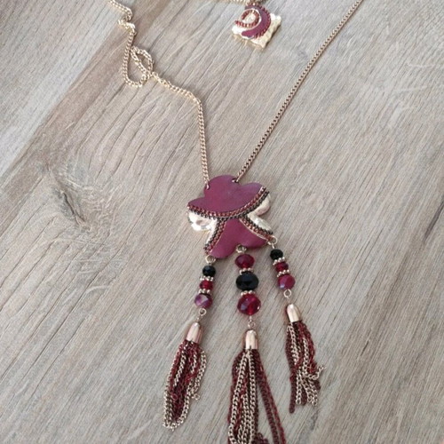 Long double necklace like new with unique design and beads