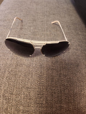 Dolce & Gabbana DG 2075 Aviator sunglasses like new, white