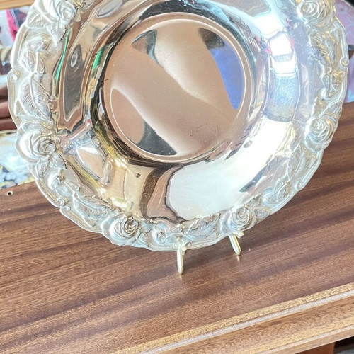 Metal decorative vessel like new with intricate decoration