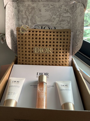 Dior Solar Escape Essentials skincare set new with pouch
