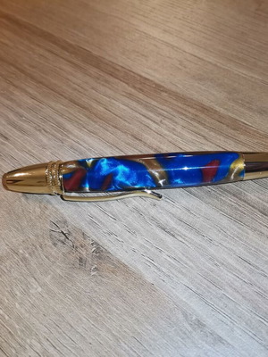 Handmade pen with liquid glass and gold details new