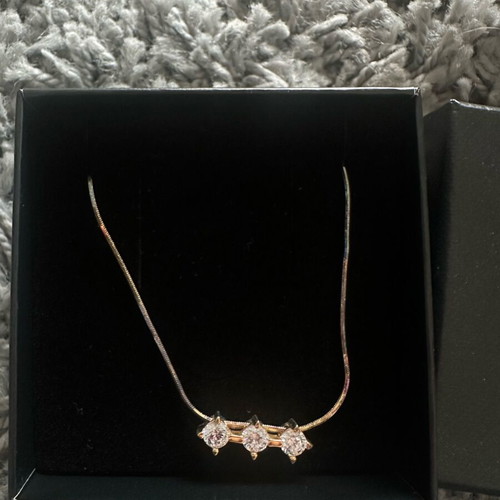 Necklace with rhinestones Foundas Jewelry like new, gold color