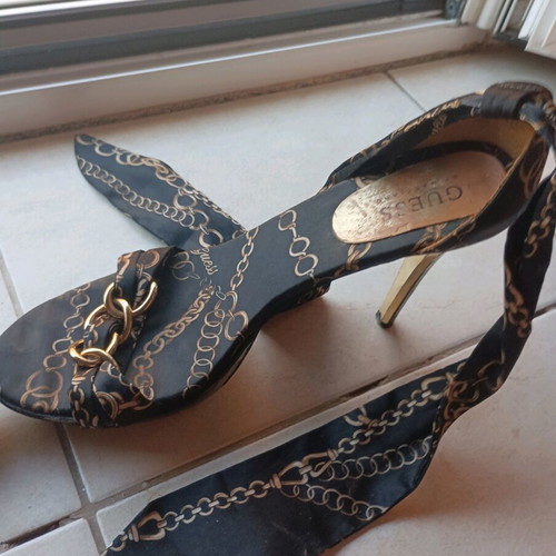 Guess by Marciano pumps size 38 used, black and gold