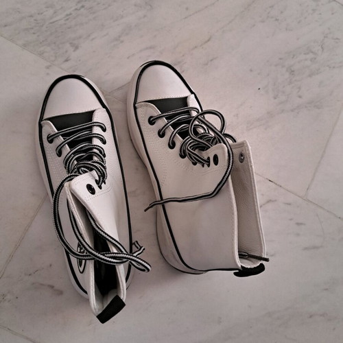 Women's athletic boots size 37 like new, white