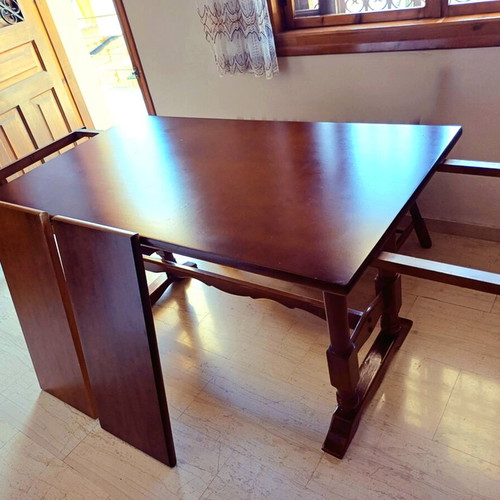 Extendable solid wood dining table like new, 139–250 cm