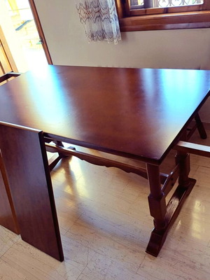 Extendable solid wood dining table like new, 139–250 cm