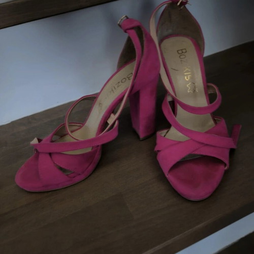 Bozikis women's fuchsia sandals like new with thick heel size 37