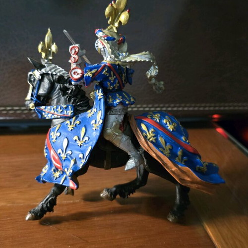 Figures horses and knights like new, decorative plastic