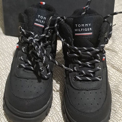Tommy Hilfiger boots with laces and zipper like new, black, size 30