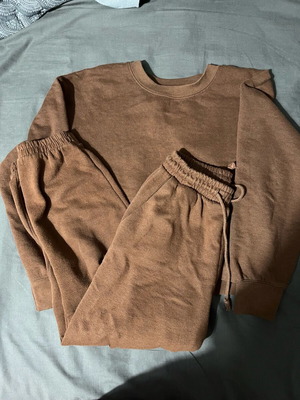 Set of tracksuits with crop light sweatshirt and pants like new
