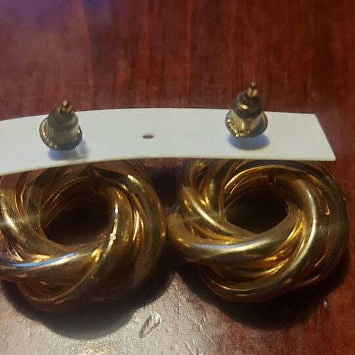 Metal earrings new, elegant, vintage style, gold color