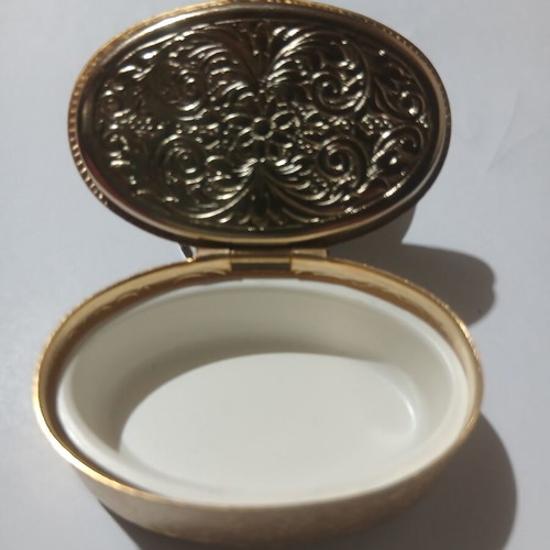 Pill box like new, also small jewelry case, 5×3.5 cm