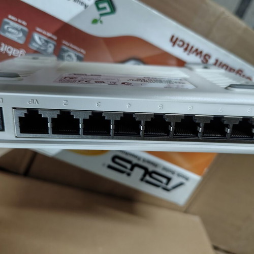 Asus GX-D1081 8 Port Desktop Gigabit Switch