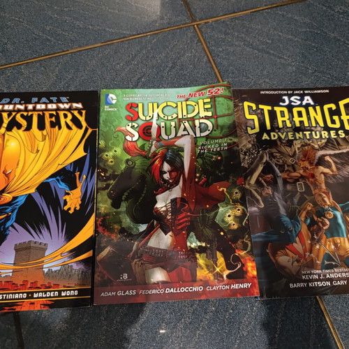 DC comics set of 3 like new, English