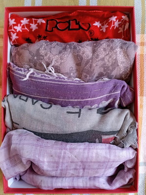Box with scarves and handkerchiefs like new, 5 colorful pieces