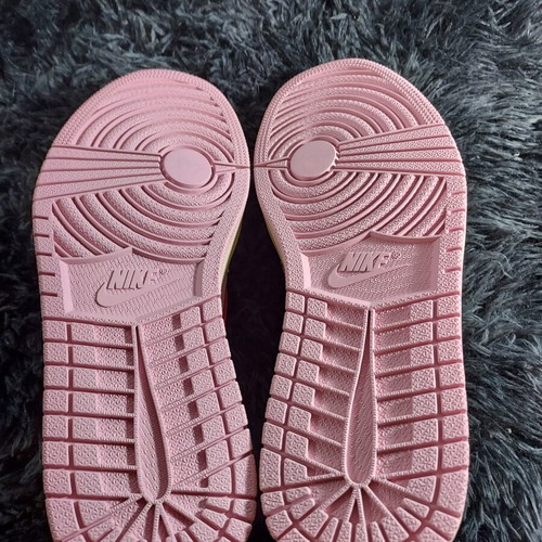 Jordan Retro Low OG SP Travis Scott sneakers, pink