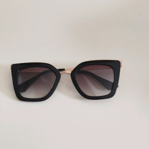 Sunglasses like new with ombre lenses and gold frame