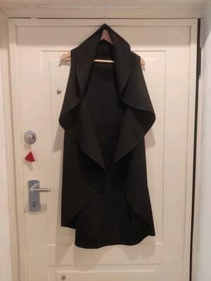 Women's black sleeveless cotton kazaka like new