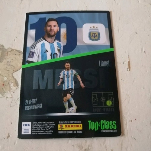 Messi card holo giant gold like new