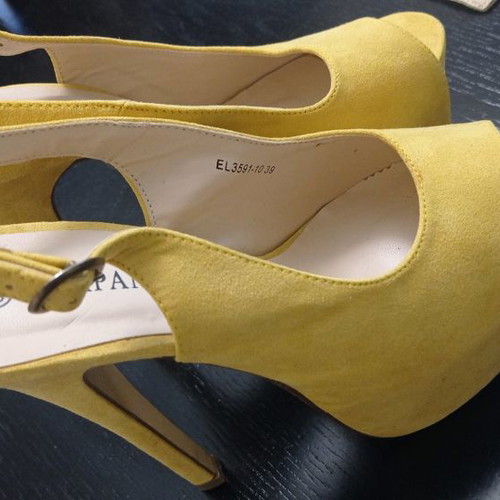 Yellow suede leather sandals used with 15 cm heel
