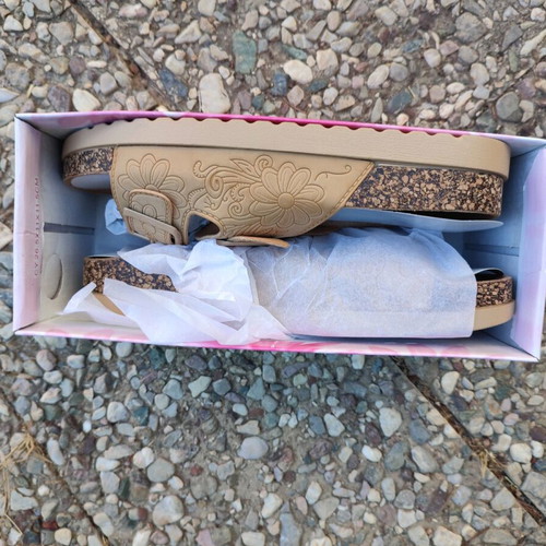 Slippers n38 new beige with embossed design