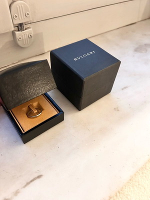 Bvlgari platinum ring like new, silver color