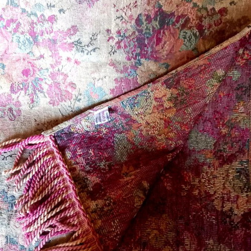 Emily's classics throw used, classic, size 2.00x1.40