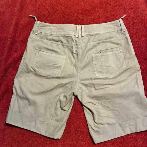 Women's beige bermuda shorts, size M