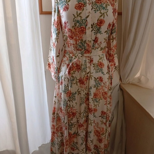 Long viscose dress with flowers and waist belt like new