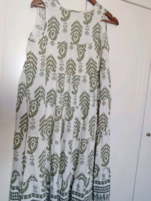 Dress new size Large, modern and comfortable