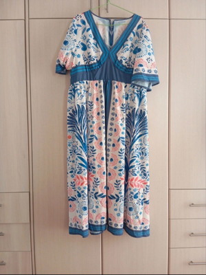 Shein plus size dress like new, blue multicolor, elastic waist
