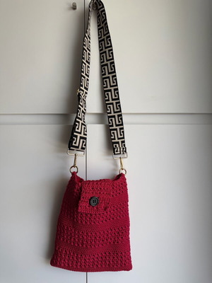 Handmade Crochet Crossbody Bag with Geometric Strap in Magenta