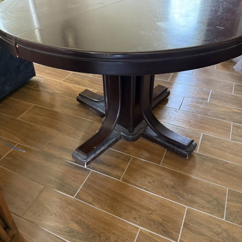 Round dining table used, 1.15m diameter, extendable to 1.61m