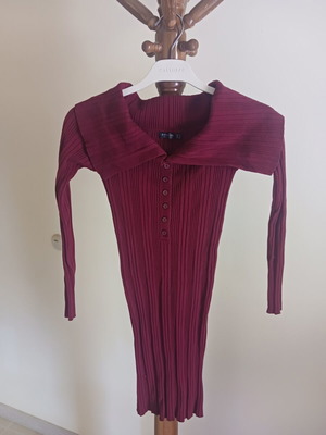 Stradivarius fitted knitted short dress, burgundy