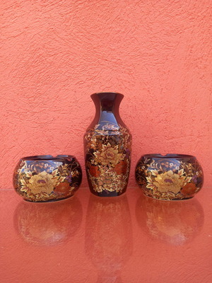 Small Japanese vase with ashtrays, set of 3