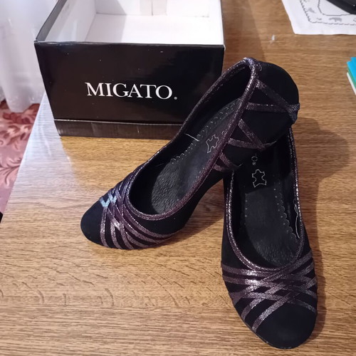 Women's black velvet shoes used with shiny details Migato size 38