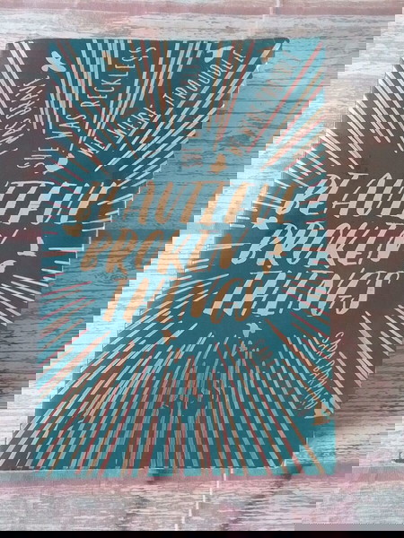 Βιβλιο Beautiful Broken Things