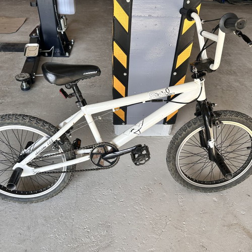 Mountain bike like new, 20 inch, white, V-Brakes
