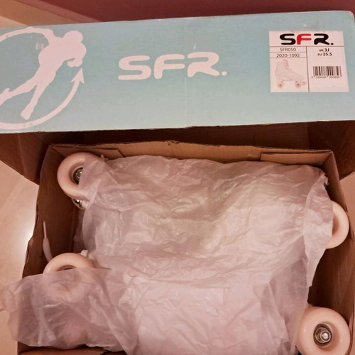 SFR Figure roller skates like new, size 35.5