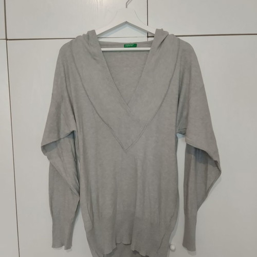 Benetton gray v neck blouse with hood used, size M
