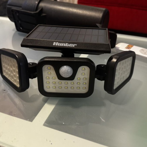 Hunter X0029 Solar Lamp like new, 2*1200mAh, 300 lumens
