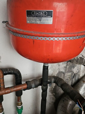 Πλήρες σύστημα πετρελαίου θέρμανσης μεταχειρισμένο 50.000 θερμίδων με καζάνι αποθήκευσης