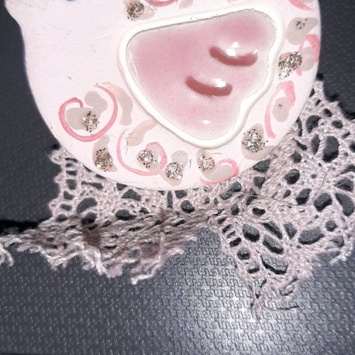 Dove pin new with details and lace
