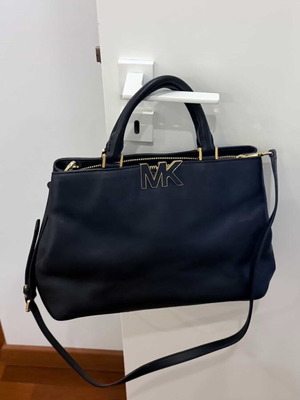 Michael Kors Florence μαύρη δερμάτινη τσάντα χιαστί μεταχειρισμένη