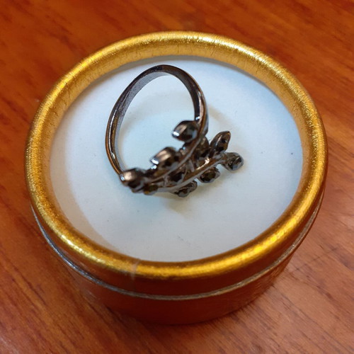 Metal ring used, faux bijoux