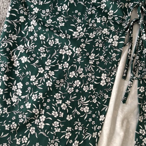 Shein maternity skirt like new with adjustable elastic, green, size L